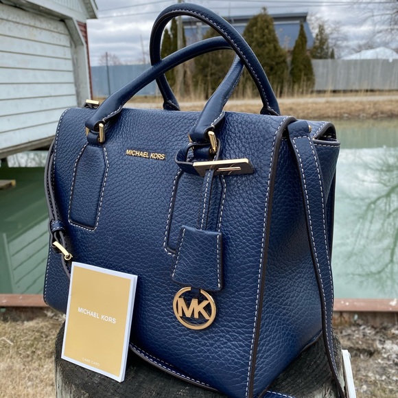 Michael Kors Handbags - ✅PRICE DROP ✅MICHAEL KORS AV- 1509 SATCHEL